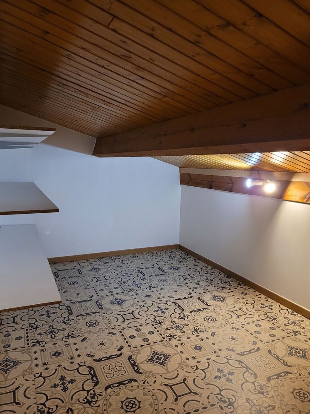 Location Appartement APPARTEMENT MEUBLE CHAUZON
T3 de 60 M2 550 € hors charges. Chauzon