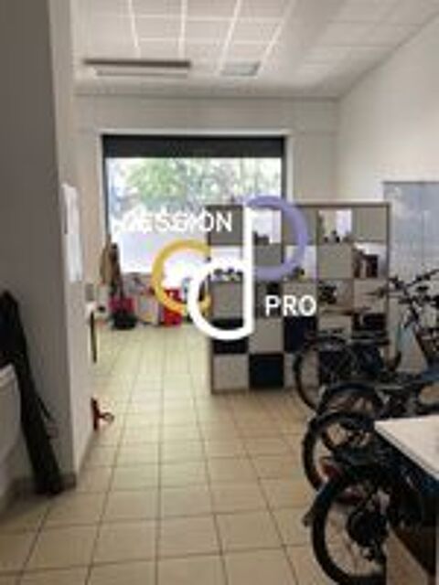   GRAND LOCAL COMMERCIAL DE STANDING A LOUER SUR BOULEVARD CIRCULAIRE DE NÎMES : 173 m² ! 