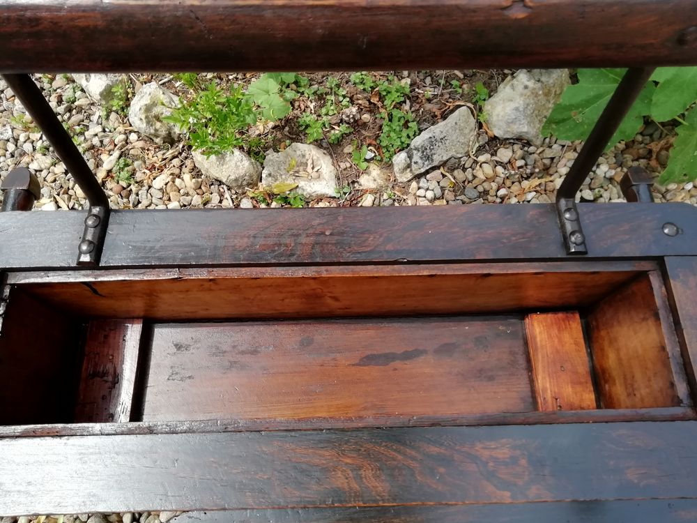 Banquette coffre en bois origine d'une cal&egrave;che ancienne Décoration