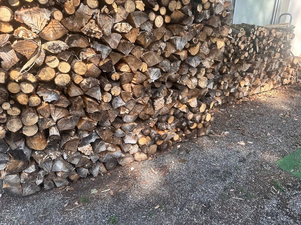 Bois tr&egrave;s sec pr&ecirc;t &agrave; br&ucirc;ler Bricolage