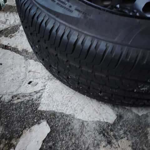 Pi&egrave;ces et &eacute;quipements Voiture Pneu voiture - roue  occasion Revest-les-Roches 06830