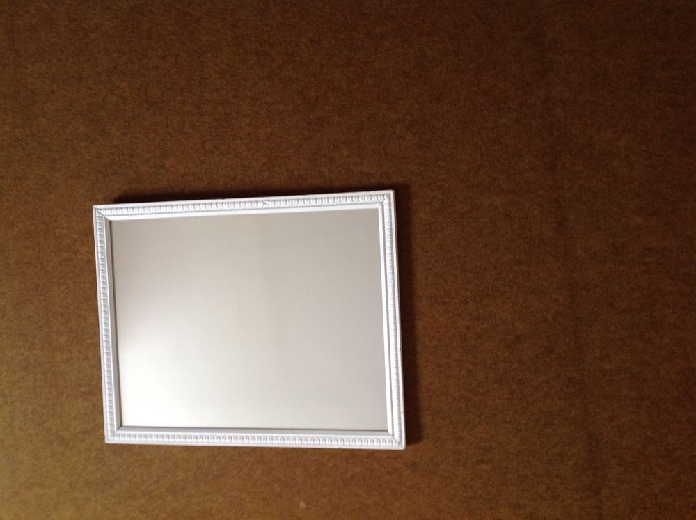 Miroir Vintage avec un encadrement blanc Décoration