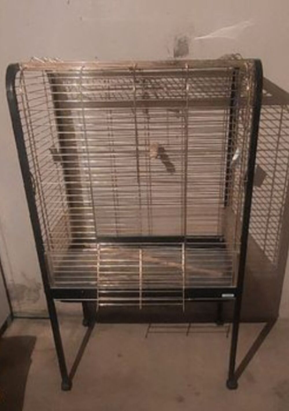 Grande voili&egrave;re, cage en m&eacute;tal pour oiseaux sur pieds Meubles