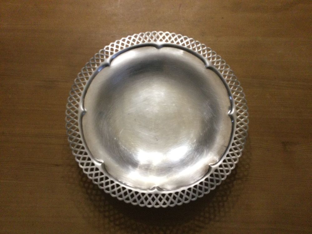 Pr&eacute;sentoir plats et soucoupes Cuisine