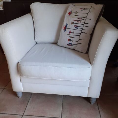 Deux fauteuils recouverts de tissu 200 Piriac-sur-Mer (44)