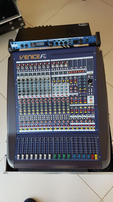 Table de mixage Midas Venice F-16 + processeur + flight case 1800 Plaisance-du-Touch (31)