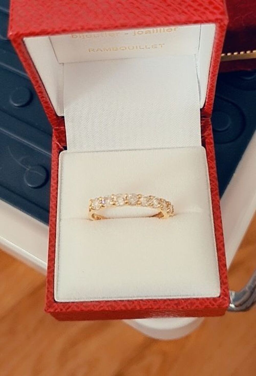 MAGNIFIQUE BAGUE EN OR CERTIE DE 9 DIAMANTS Bijoux et montres