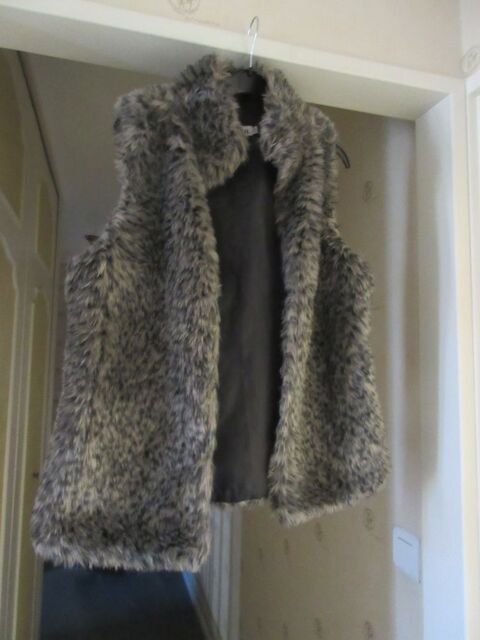 Gilet sans manches fausse fourrure 8 Jury (57)