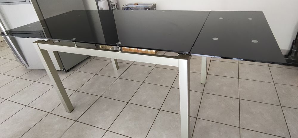 table en verre tremp&eacute; noir avec 4 chaises Meubles