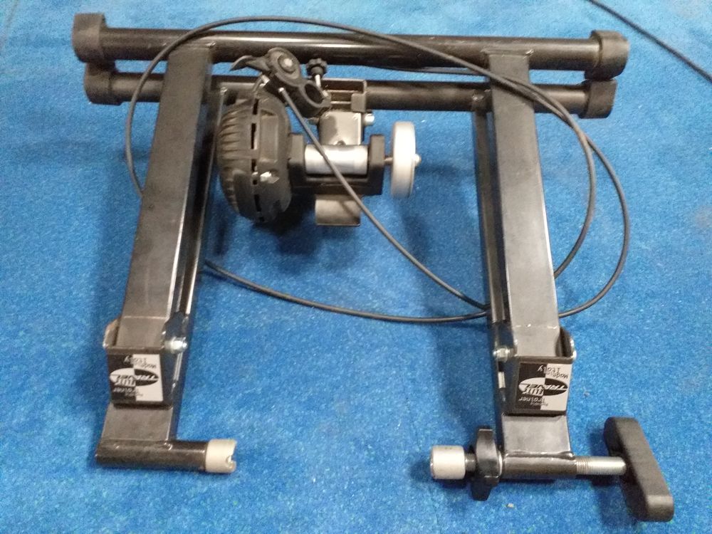  Home Trainer Bon &eacute;tat.
Vélos