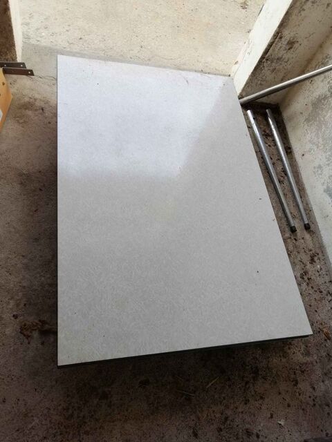 Table 100 Breuillet (17)