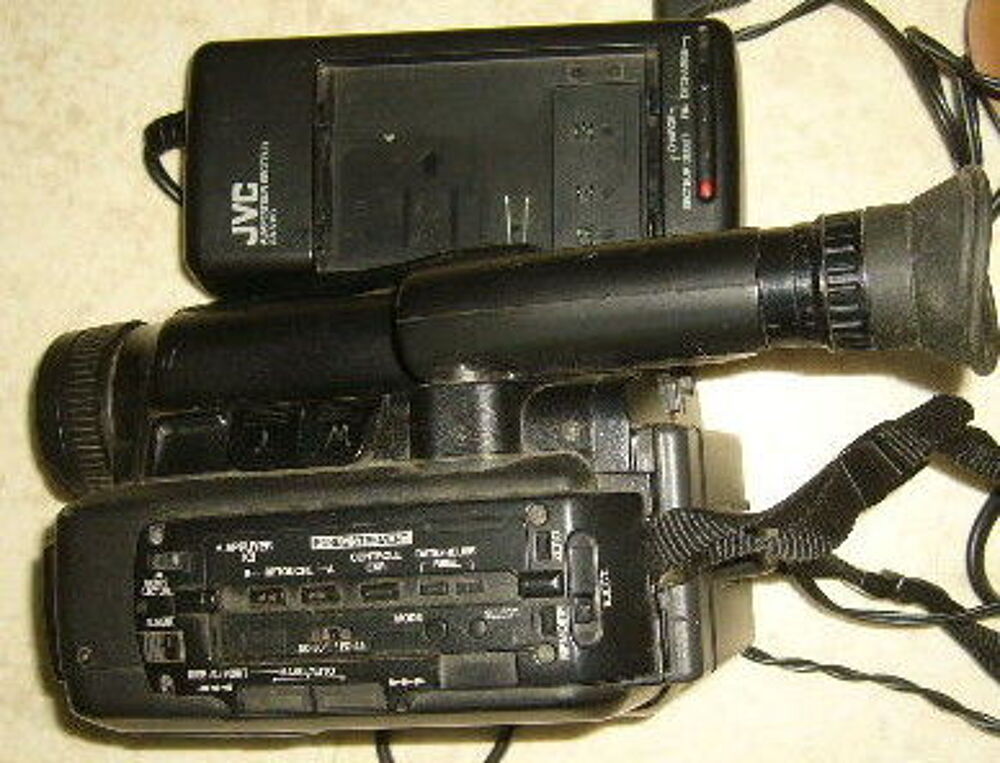 Camescope VHSC JVC GR-AX15S &agrave; r&eacute;parer ou pi&eacute;ces Photos/Video/TV