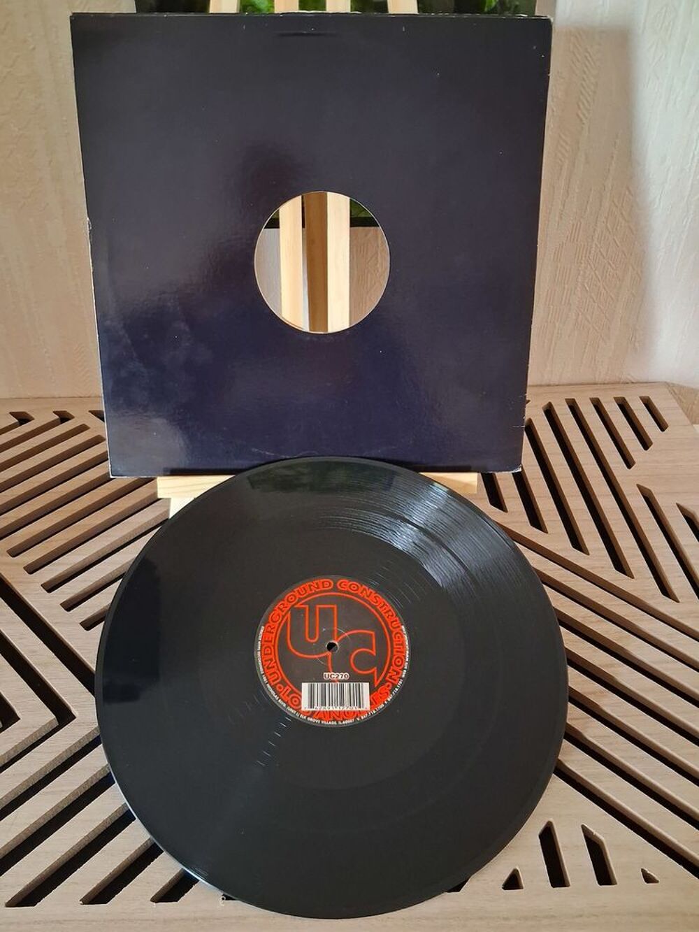 RARE MAXI SINGLE DJ Irene ?
Laughing Irena
CD et vinyles