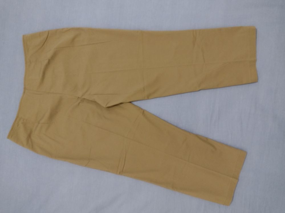 Pantalon court kaki Vêtements