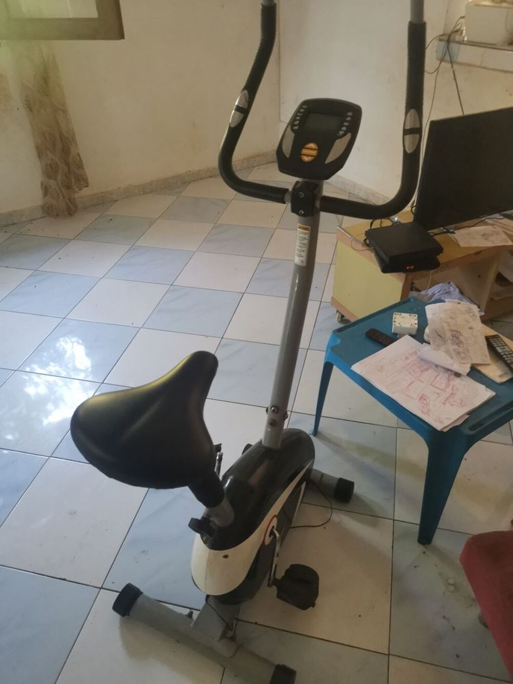 v&eacute;lo d'appartement peu servi, 150 euros. Vélos
