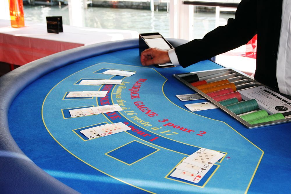 MAGNIFIQUE TABLE DE BLACK JACK - LES 2 DERNERES Jeux / jouets