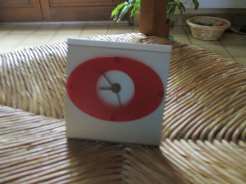 petite horloge fonctionne avec pile 0 Mérignies (59)