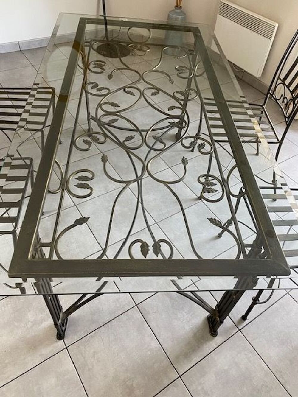 table &agrave; manger avec 4 chaises Meubles