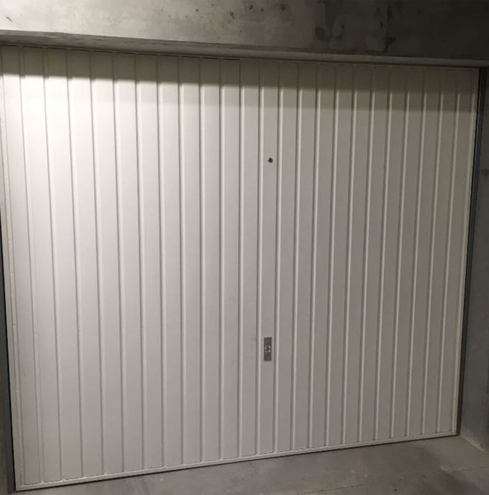Location Parking/Garage Grand garage simple fermé 26 m2 Divonne-les-bains