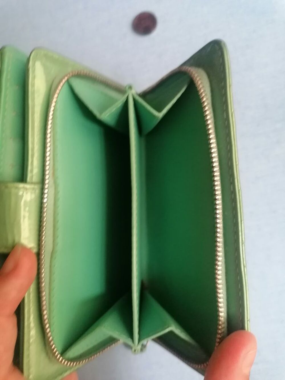 Portefeuille porte-monnaie Chanel vert &eacute;meraude matelass&eacute; Maroquinerie