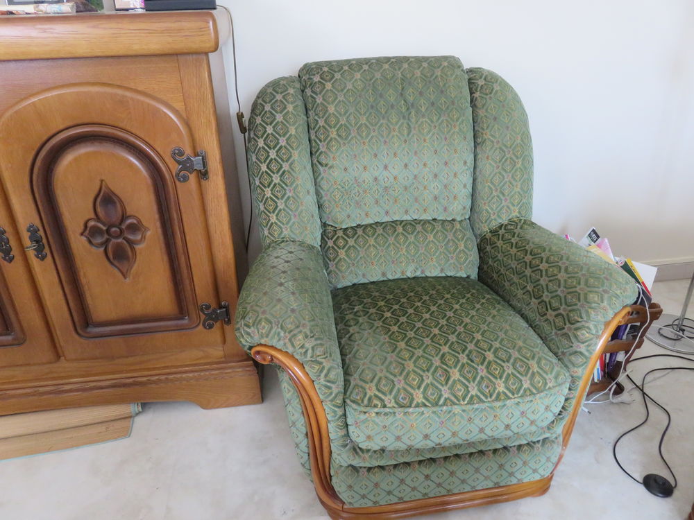  canap&eacute; et ses 2 fauteuils . Meubles