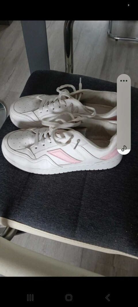 basket blanche thousand fell supercircle avec liser rose clair pointure 38 10 Estaires (59)