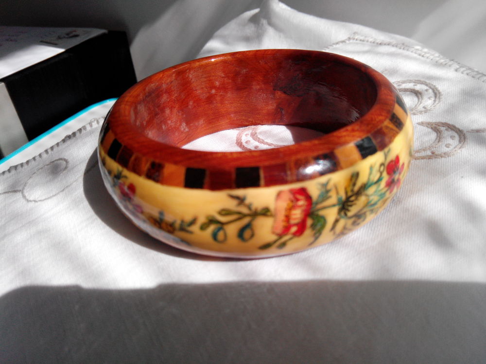 ANCIEN BRACELET BOIS LAQUE ET MARQUETTERIE 