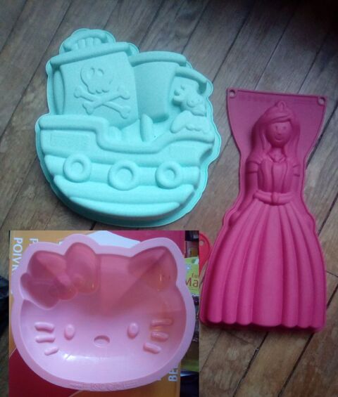 3 moules  gteau enfant + moule de nol 20 Beauchamp (95)