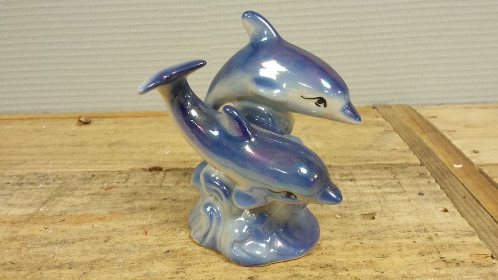 Statuette de couple de dauphins sur grosse vague Décoration