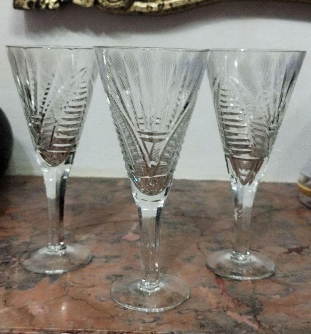 3 verres &agrave; pied &agrave; eau, cocktail ou champagne cristal taill&eacute; Cuisine