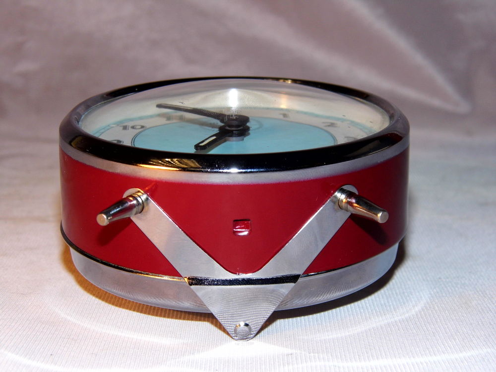R&eacute;veil m&eacute;canique vintage SILVOZ pendule horloge 