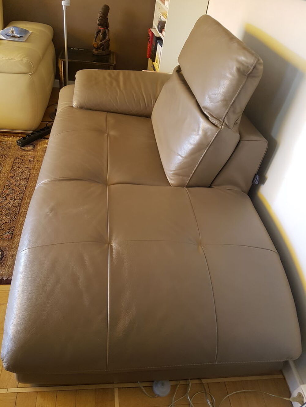 dormeuse en cuir couleur taupe Meubles