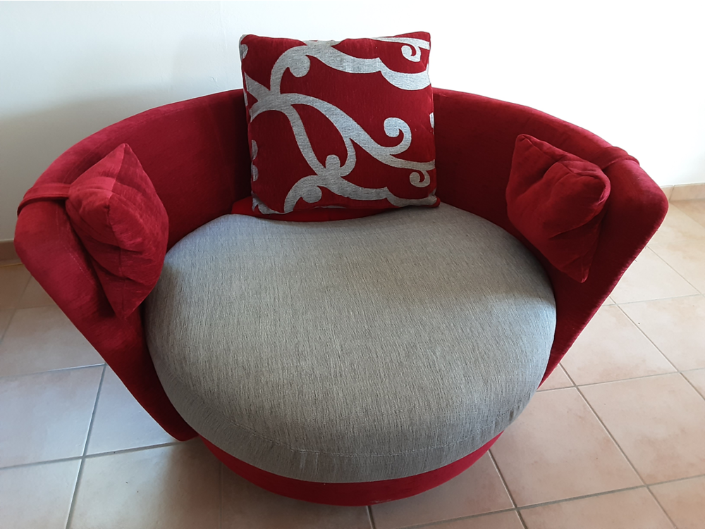 2 fauteuils pivotants et un fixe
L'ensemble ou s&eacute;par&eacute;ment Meubles