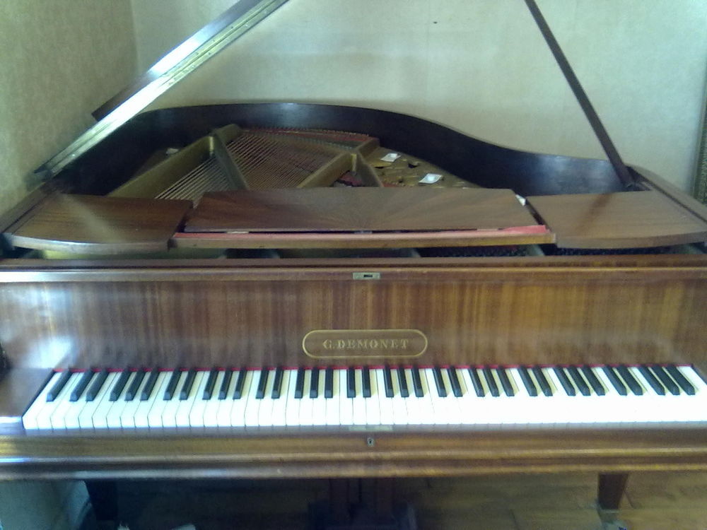 Piano 1 quart de queue Instruments de musique