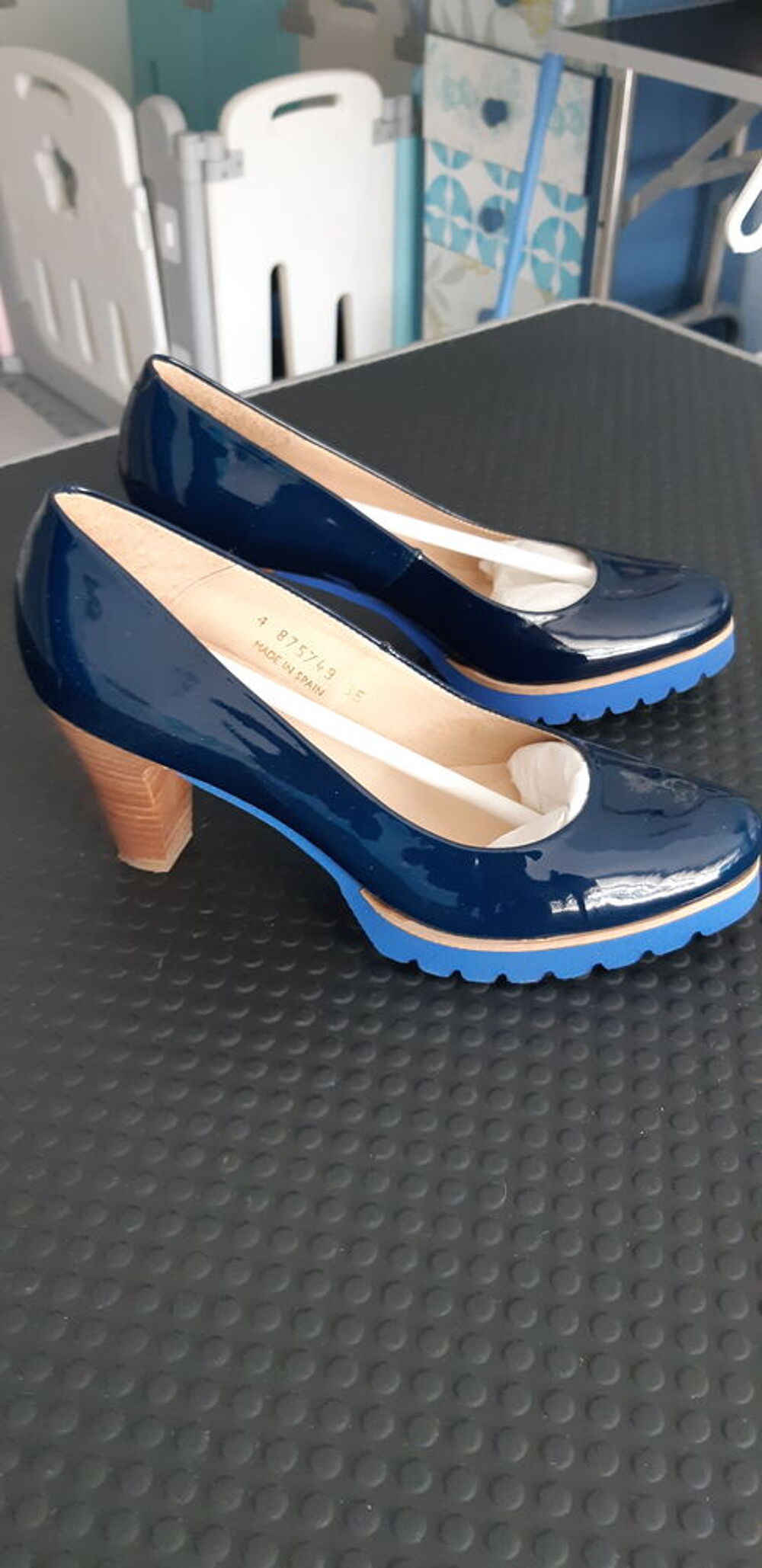 Escarpins femme en cuir vernie bleu marine Chaussures