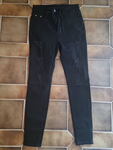 Jean noir avec d�chirures pour femme taille M 3 Vulbens (74)