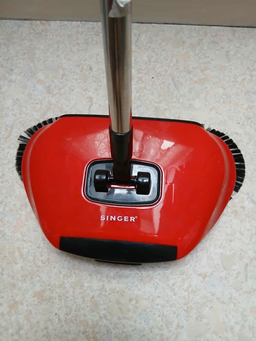  Balai rotatif Singer rouge neuf N&deg;1424 Electroménager