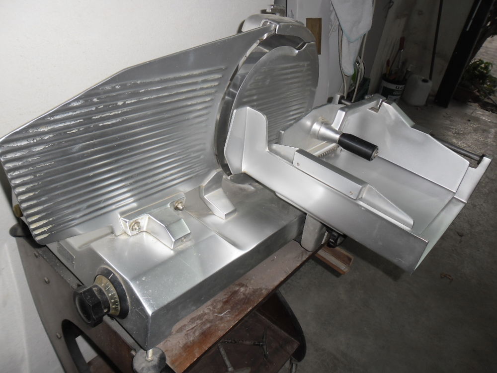 Machjine a jambon Electroménager