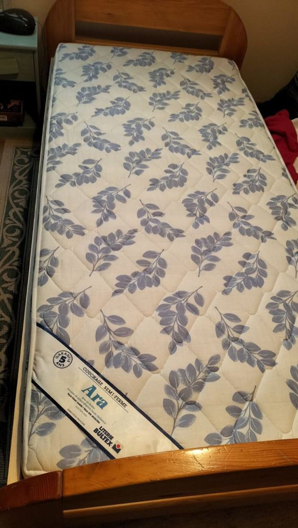 Lit pin massif avec sommier et matelas Meubles