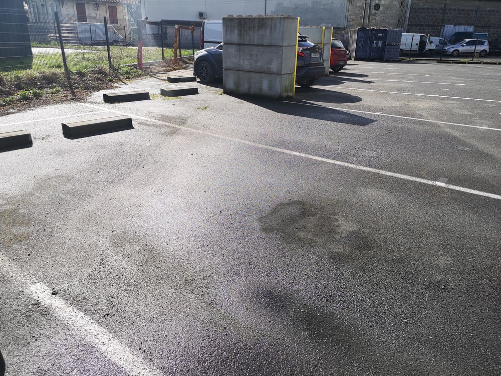 Location Parking/Garage Grandes places de parking sécurisées, accès immédiat rocade Bègles