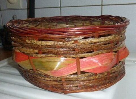 CACHE PLANTE / POT / / CORBEILLE  picots  4 Doussard (74)