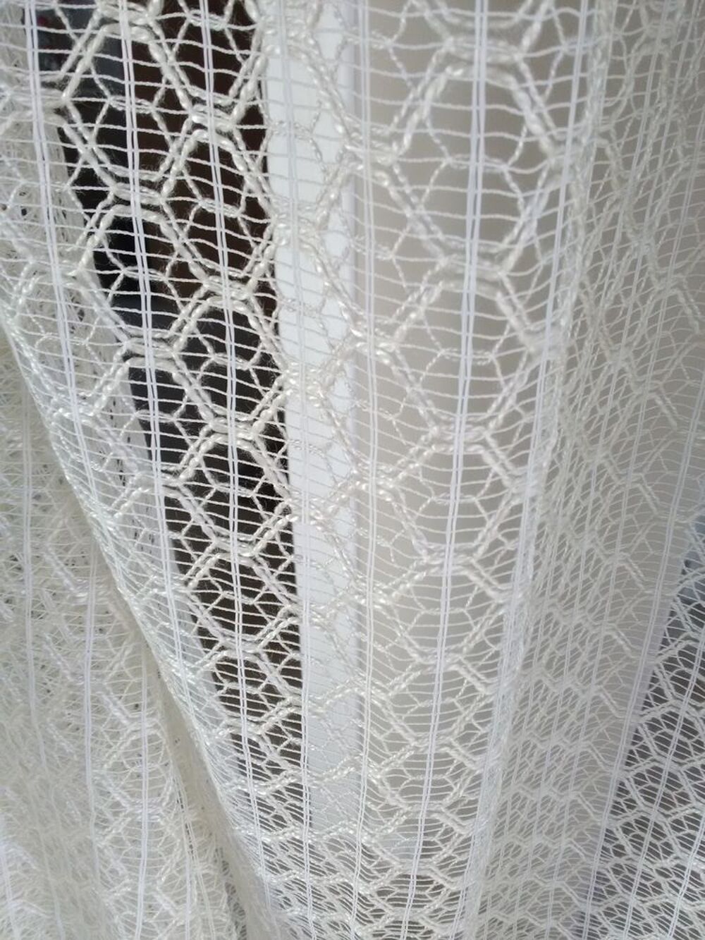 RIDEAU SUR RUFLETTE 215H*150l blanc 15€ Décoration