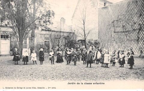 Cpa du 80 Abbeville. Jardin de la classe enfantine. Coll�ge  16 Lucheux (80)