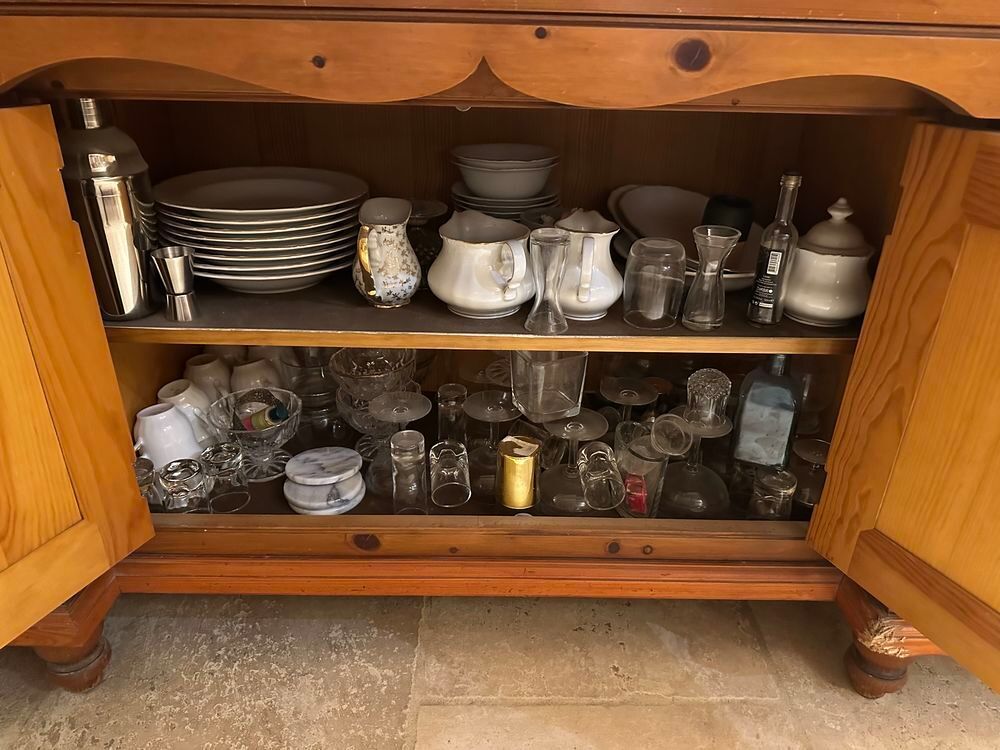 Buffet bas pin massif num&eacute;rot&eacute; Meubles