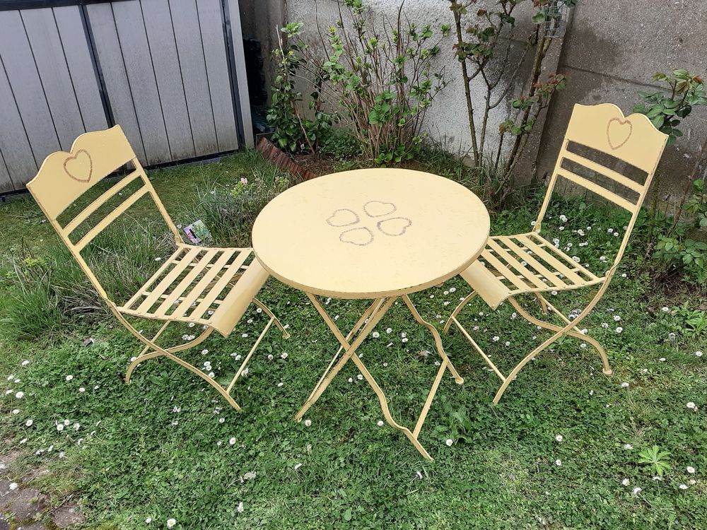 Tables et chaises de jardin,pliables, m&eacute;tal. Meubles