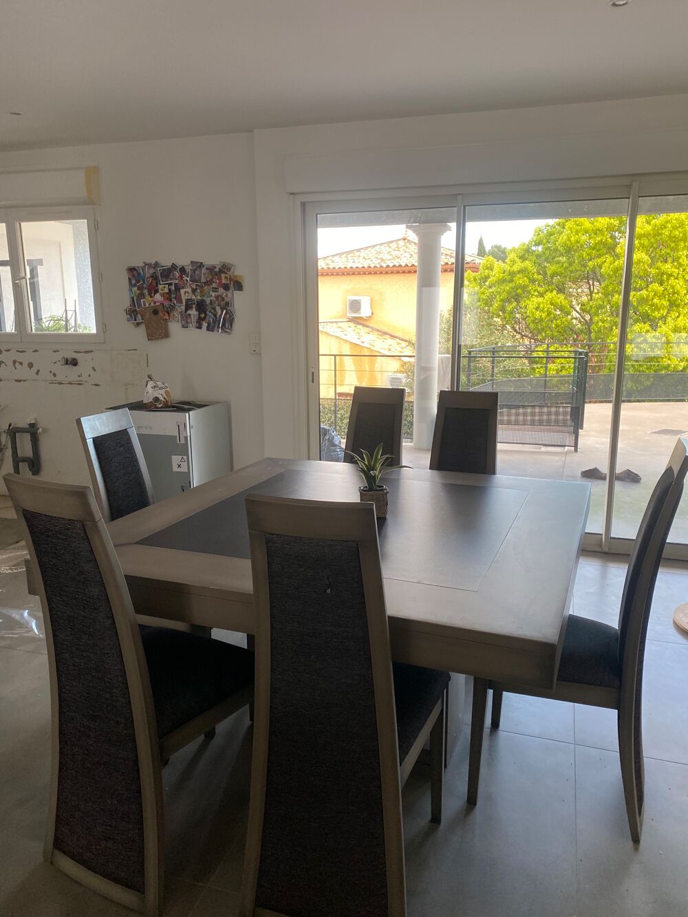 belle table carr&eacute;e 140x140 avec rallonges et 6 chaises Meubles