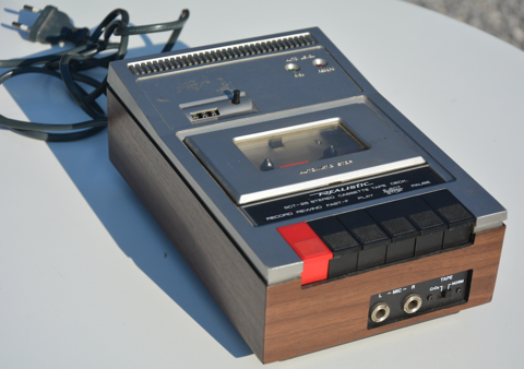 Realistic à cassette vintage 100 Givet (08)