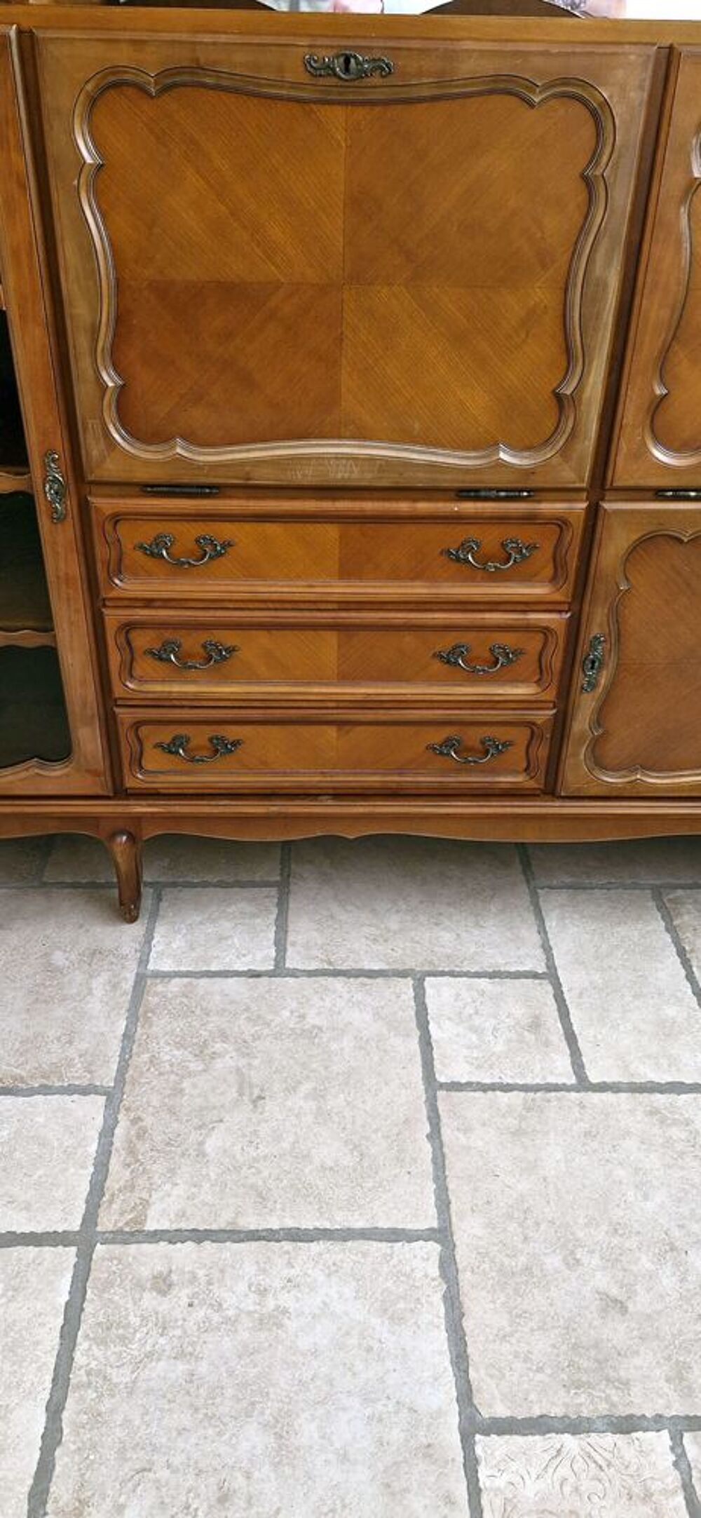 Meuble bahut en bois 5 portes et 3 tiroirs
Meubles