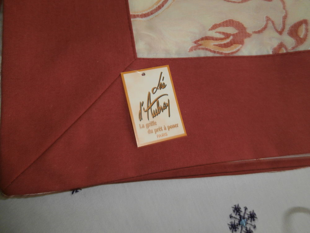 Nappe 140 x 140 cm, neuve Décoration