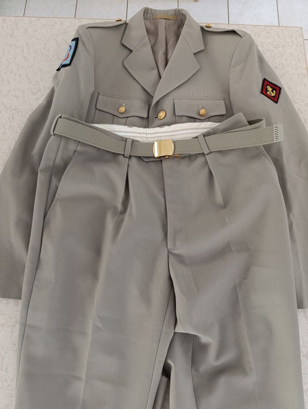 Uniforme Militaire ( Arm&eacute;e Francaise ) &eacute;tat neuf,tr&eacute;s propre Vêtements
